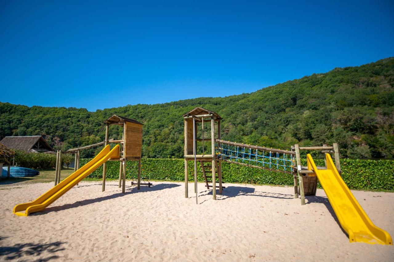 Camping Le Chateau Du Gibanel Saint-Martial-Entraygues Экстерьер фото