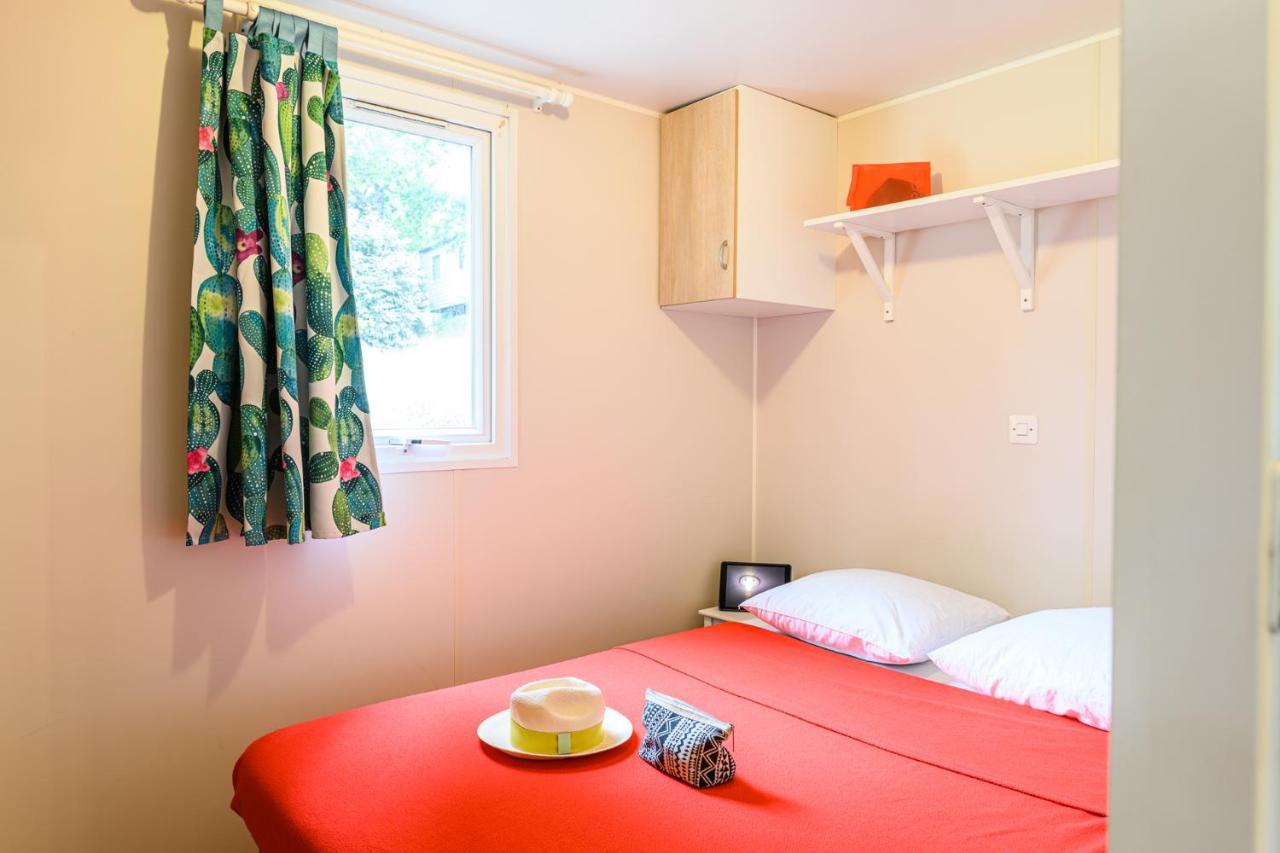 Camping Le Chateau Du Gibanel Saint-Martial-Entraygues Экстерьер фото